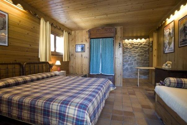 Niu Dels Falcons Bed & Breakfast La Molina  Bilik gambar